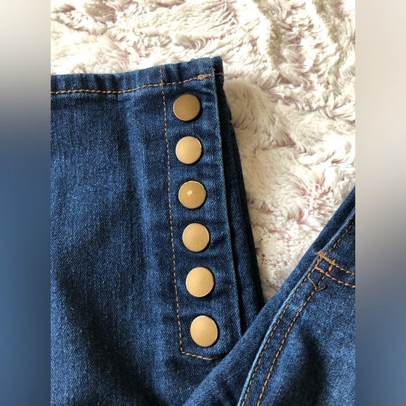 d. jeans Dark Denim with Button Detail Cropped Jeans - Picture 5 of 6